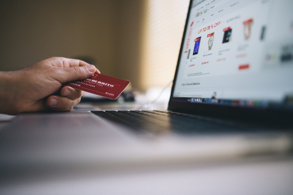 Cartão De Crédito Ou Débito? Veja Qual Compensa Mais